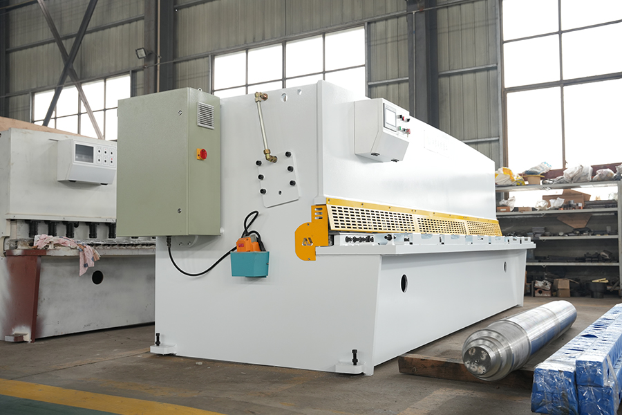 Wie verbessert die CNC-Technologie in einem Kehrfahrzeug dessen Leistung und Effizienz?
